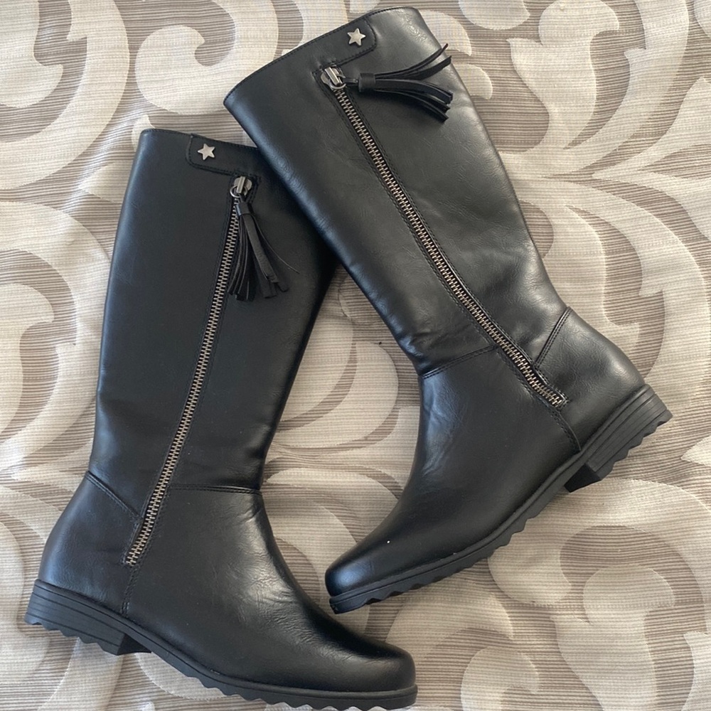 Girls boots size 2